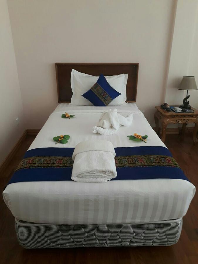 Famous Hotel Loikaw Eksteriør billede